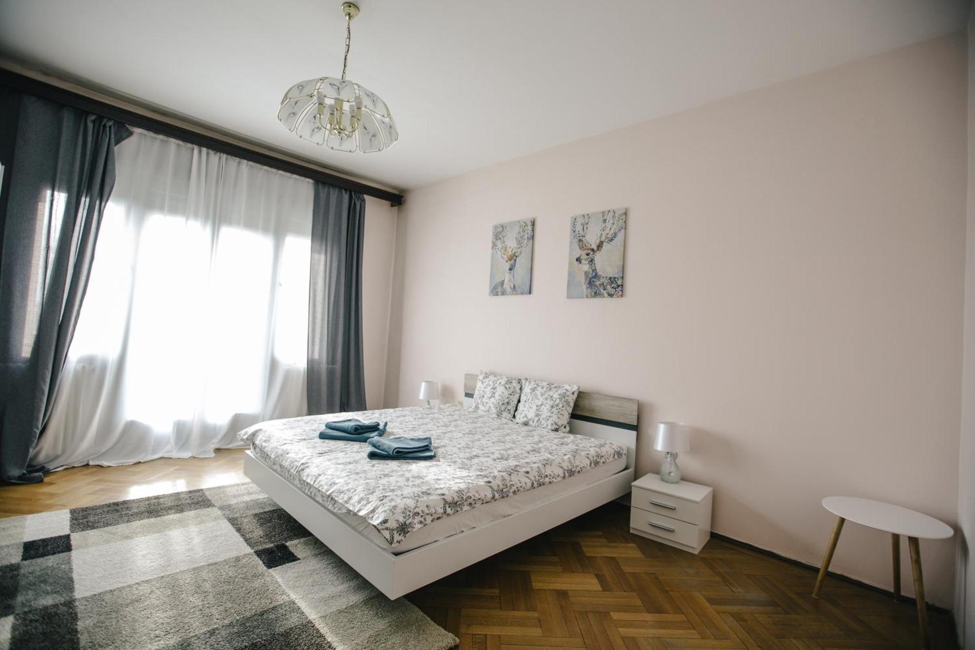 Spacious City View Apartment With Balcony Bucharest Exterior photo